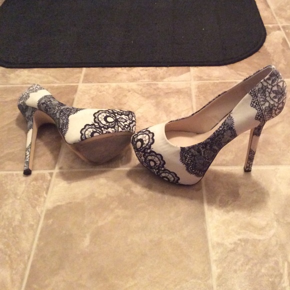 Printed Dejavu Steve Madden Platform Heels - Picture 5 of 6